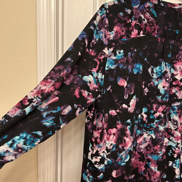 Jaclyn Smith Collection women’s XL Button-down blouse 100% polyester. Purple - Picture 10 of 14